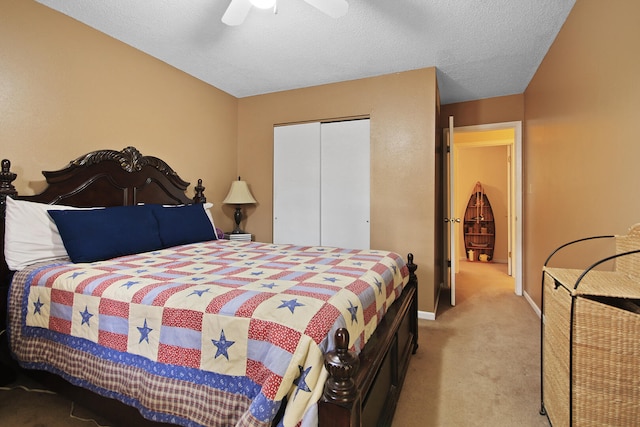 bedroom with a textured ceiling, carpet flooring, a ceiling fan, baseboards, and a closet