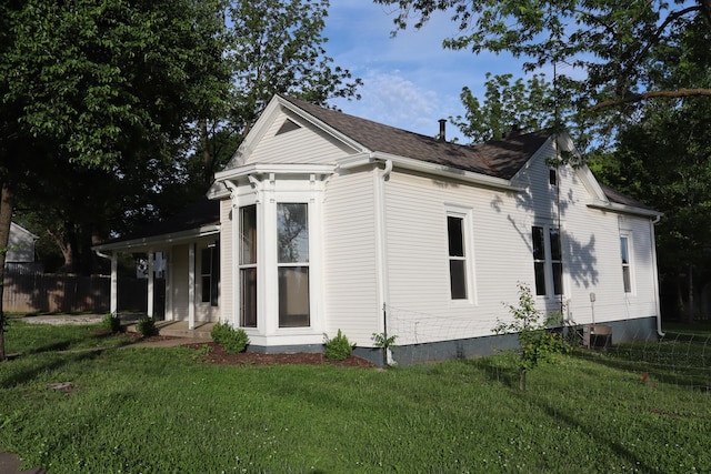 402 W Spring St, Fayette, MO 65248 - view of property exterior with a lawn