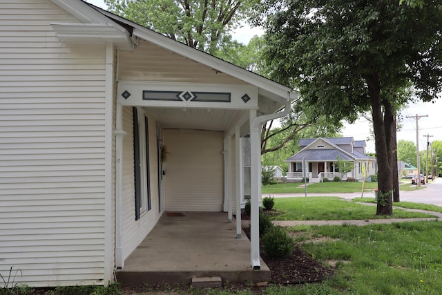 402 W Spring St, Fayette, MO 65248 - view of exterior entry with a lawn and covered porch