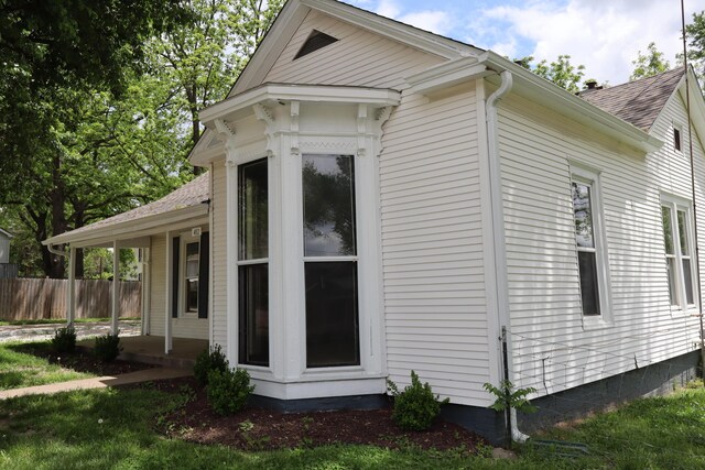 402 W Spring St, Fayette, MO 65248 - view of home's exterior with fence and roof with shingles