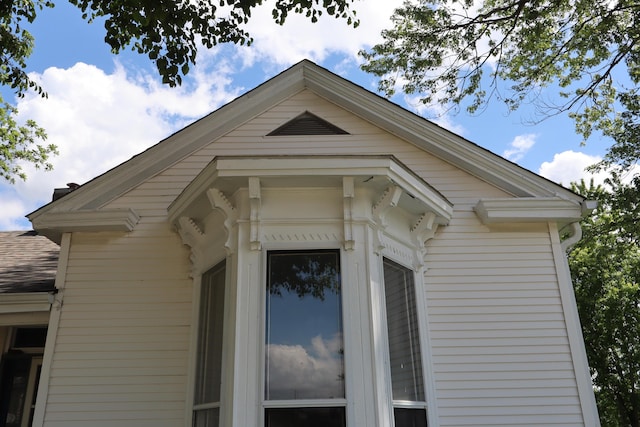 402 W Spring St, Fayette, MO 65248 - view of side of home featuring a shingled roof
