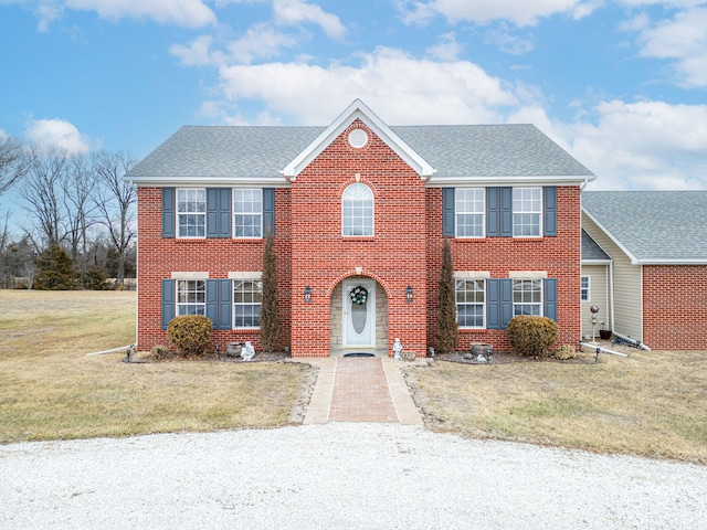 view of front of property featuring a front yard