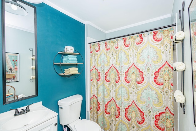 full bath with toilet, vanity, ornamental molding, and a shower with curtain