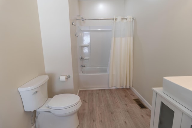 bathroom with visible vents, shower / bathtub combination with curtain, toilet, wood finished floors, and baseboards