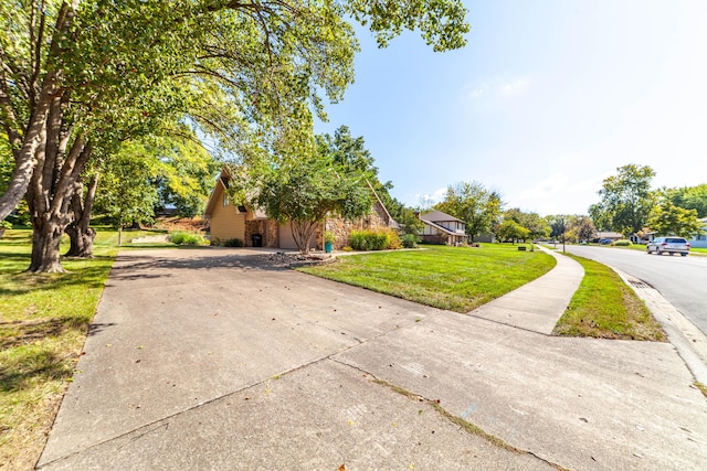 view of front of home featuring a front yard and concrete driveway