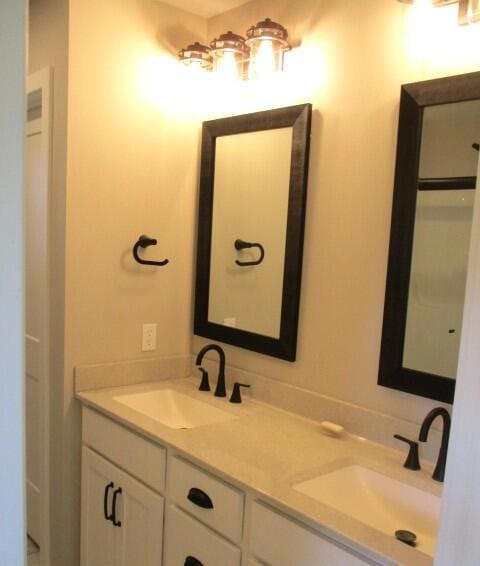 305 E Francis St, Sturgeon, MO 65284 - full bath with double vanity