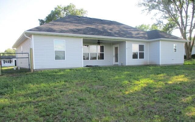 305 E Francis St, Sturgeon, MO 65284 - back of property featuring a ceiling fan
