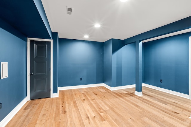 empty room featuring baseboards, visible vents, wood finished floors, and recessed lighting