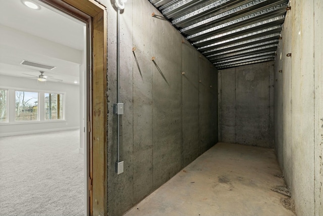 basement with visible vents and a ceiling fan