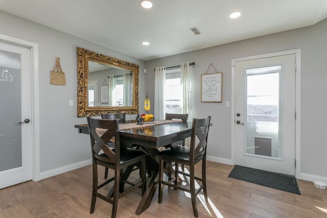 dining space featuring recessed lighting, baseboards, visible vents, and light wood finished floors