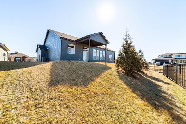 view of front facade with a front yard and fence