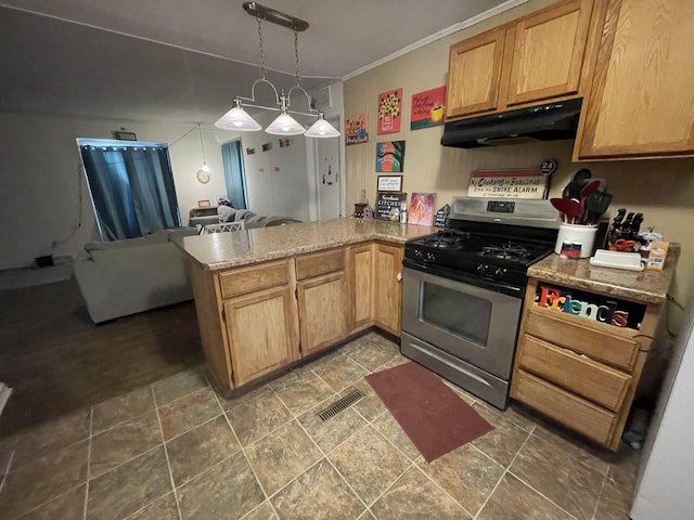 kitchen with visible vents, open floor plan, a peninsula, under cabinet range hood, and gas stove