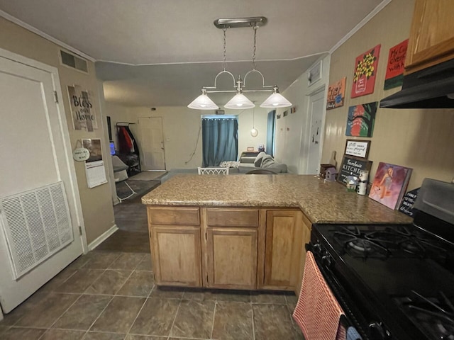 kitchen with black range with gas cooktop, a peninsula, visible vents, and under cabinet range hood