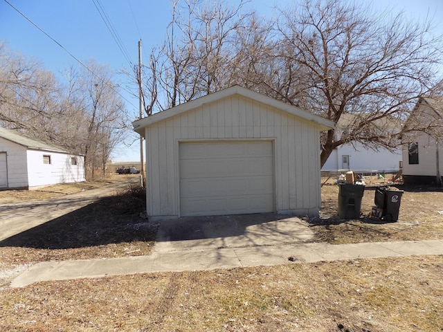 detached garage featuring concrete driveway