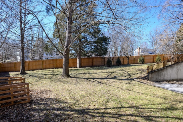 view of yard featuring a fenced backyard