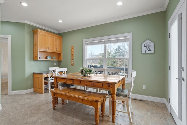 dining space featuring crown molding, recessed lighting, visible vents, and baseboards