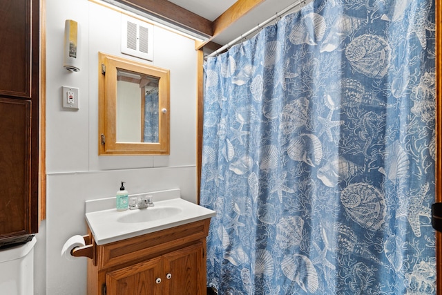 full bathroom with visible vents, vanity, and a shower with shower curtain