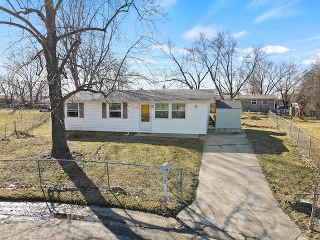 view of front of home featuring fence private yard and a front lawn