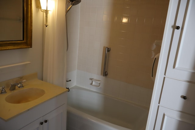 full bath with vanity and shower / bath combo