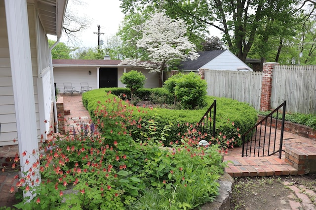 408 N Church St, Fayette, MO 65248 - view of yard