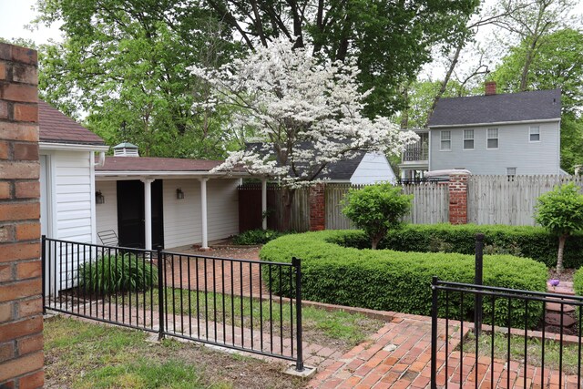 408 N Church St, Fayette, MO 65248 - view of yard