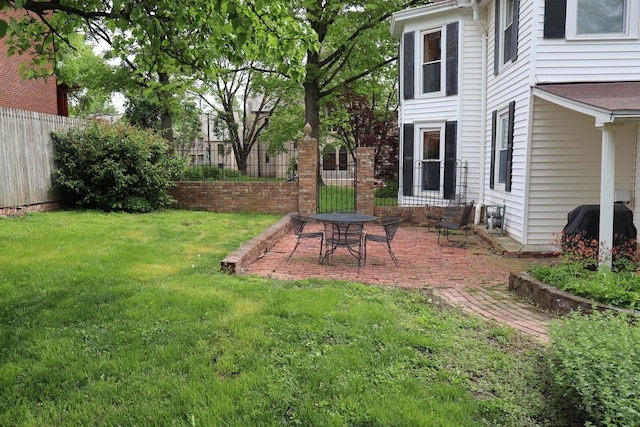 408 N Church St, Fayette, MO 65248 - view of yard featuring a patio