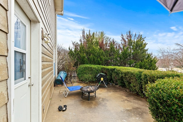 view of patio with a fire pit