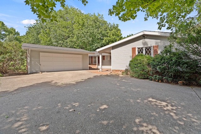 view of front of house featuring a garage