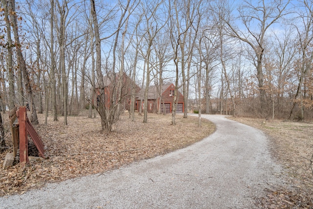 view of front facade with gravel driveway