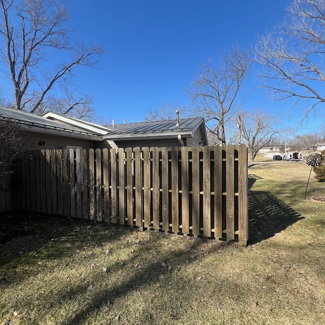 view of yard featuring fence