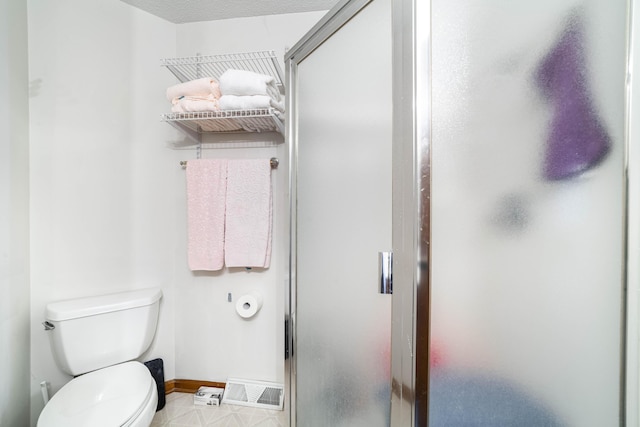 full bath with visible vents, baseboards, toilet, and a stall shower