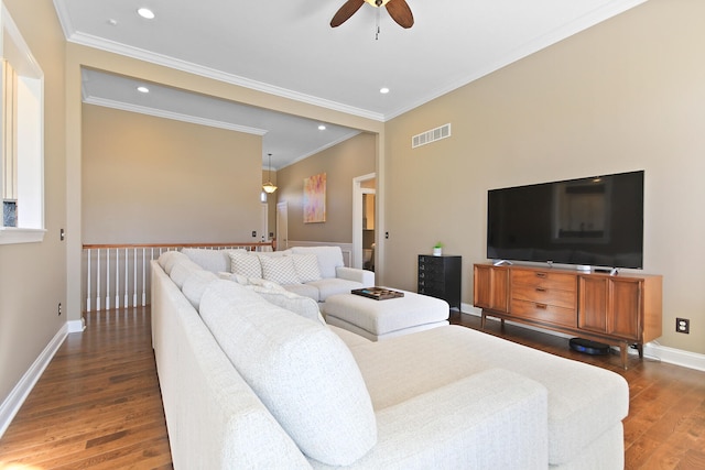 living room with wood finished floors, baseboards, visible vents, recessed lighting, and ceiling fan