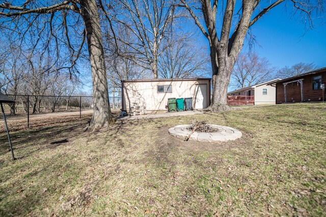 view of yard featuring an outbuilding and fence