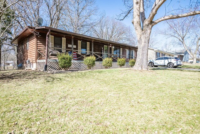 view of front of house featuring a porch and a front yard