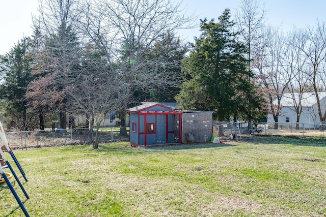 view of yard featuring a storage shed, an outdoor structure, and a fenced backyard