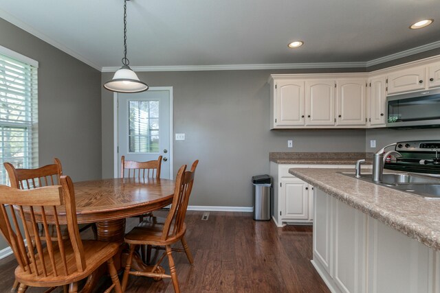 4612 Manhasset Dr, Columbia, MO 65203 - dining room with baseboards, ornamental molding, dark wood-type flooring, and recessed lighting