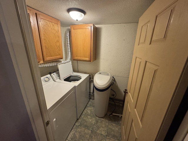 6112 E Forsee Rd, Ashland, MO 65010 - laundry room featuring cabinet space, independent washer and dryer, a textured ceiling, and a textured wall