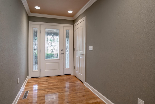 606 Billy Joe Sapp Dr, Ashland, MO 65010 - foyer entrance featuring crown molding, light wood finished floors, baseboards, recessed lighting, and a textured wall