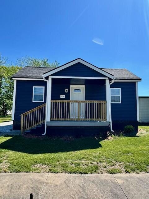 126 Bedford St, Moberly, MO 65270 - view of front of property featuring covered porch and a front lawn