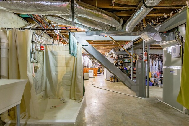 1204 S Walnut Ave, Salisbury, MO 65281 - unfinished basement with a sink