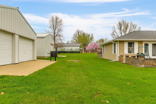 1204 S Walnut Ave, Salisbury, MO 65281 - view of yard