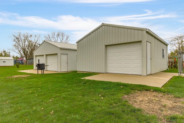 1204 S Walnut Ave, Salisbury, MO 65281 - view of detached garage