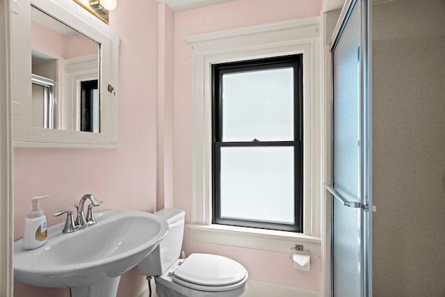 608 Westmount Ave, Columbia, MO 65203 - full bathroom with a sink, toilet, and a shower with shower door