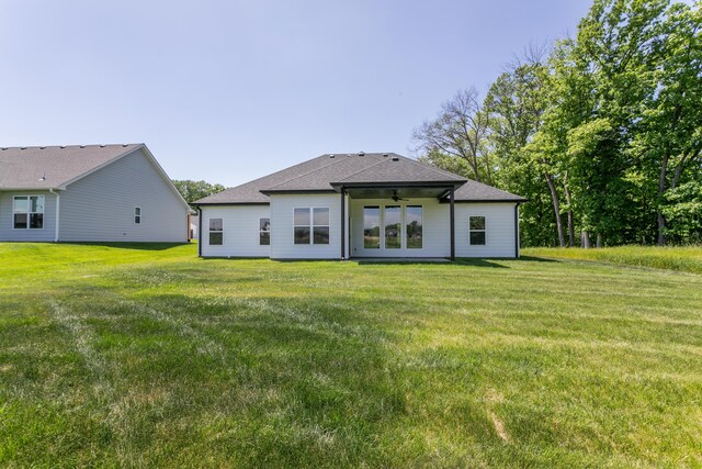 700 Sagemoor Dr, Columbia, MO 65201 - back of property featuring a lawn, roof with shingles, and a ceiling fan