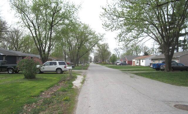 614 S Central St, Centralia, MO 65240 - view of road with a residential view