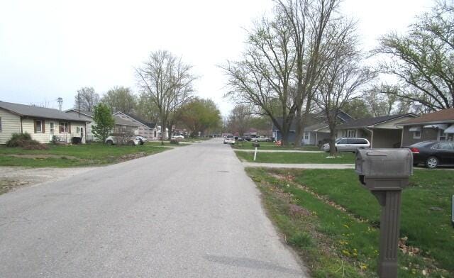 614 S Central St, Centralia, MO 65240 - view of road featuring a residential view