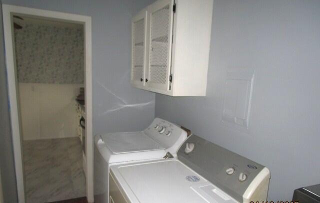 614 S Central St, Centralia, MO 65240 - washroom featuring washing machine and clothes dryer
