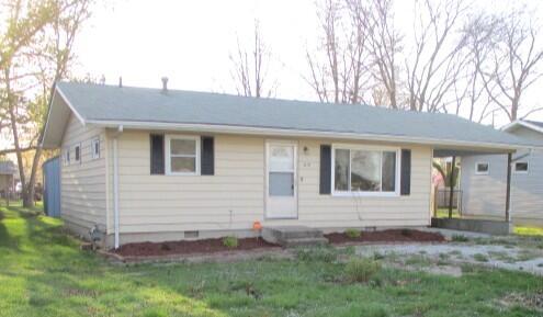 614 S Central St, Centralia, MO 65240 - single story home featuring a front yard and crawl space