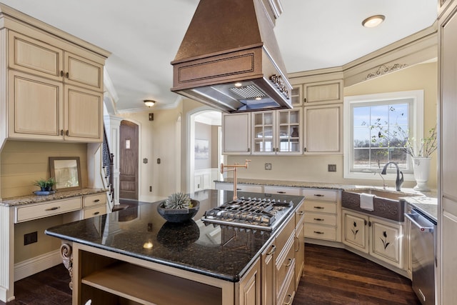 3207 Rivington Dr, Columbia, MO 65203 - kitchen featuring cream cabinets, a sink, appliances with stainless steel finishes, arched walkways, and custom exhaust hood
