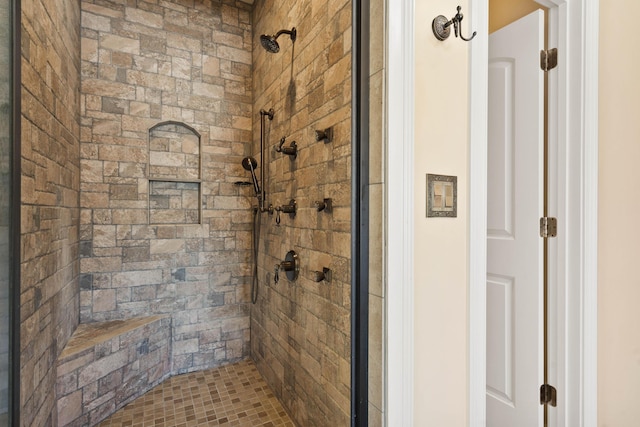 3207 Rivington Dr, Columbia, MO 65203 - full bath featuring a tile shower